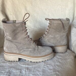 Bertuchi Size 40 Made In Spain Suede Lace Up Boots Rubber Soles